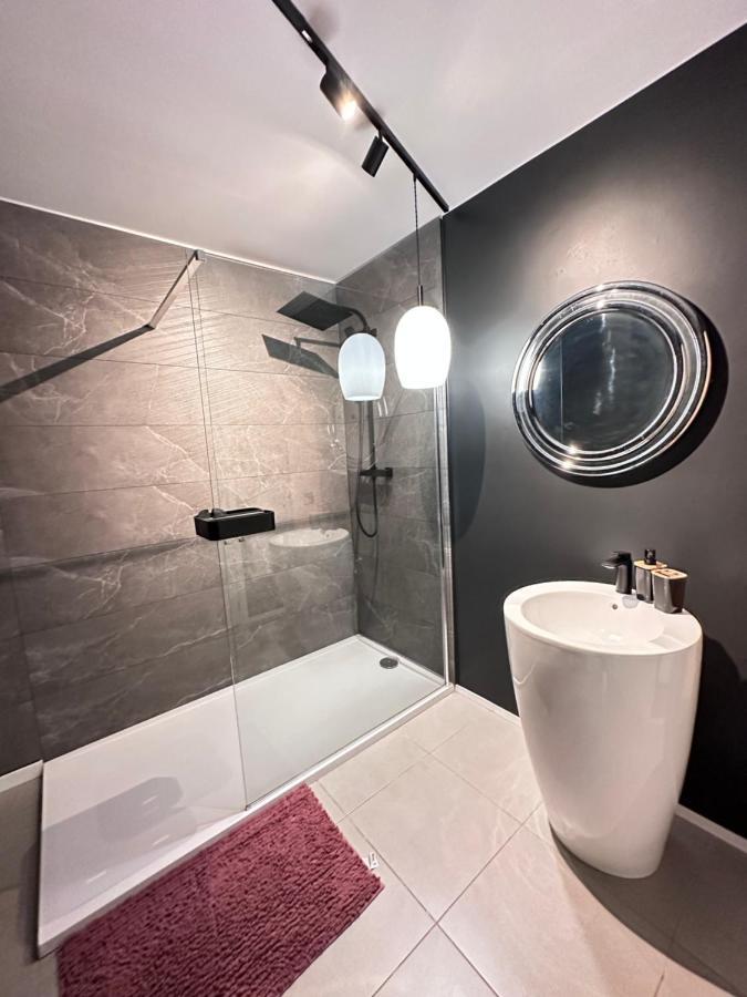 Mons - Superbe Appartement 2Ch - Parking Gratuit Esterno foto